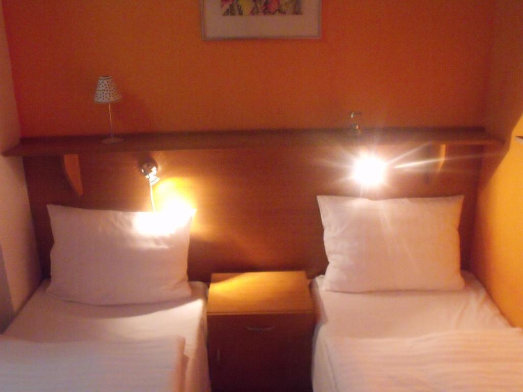 Abadszaloki Vitorlas Vendeghaz Hotel Room photo